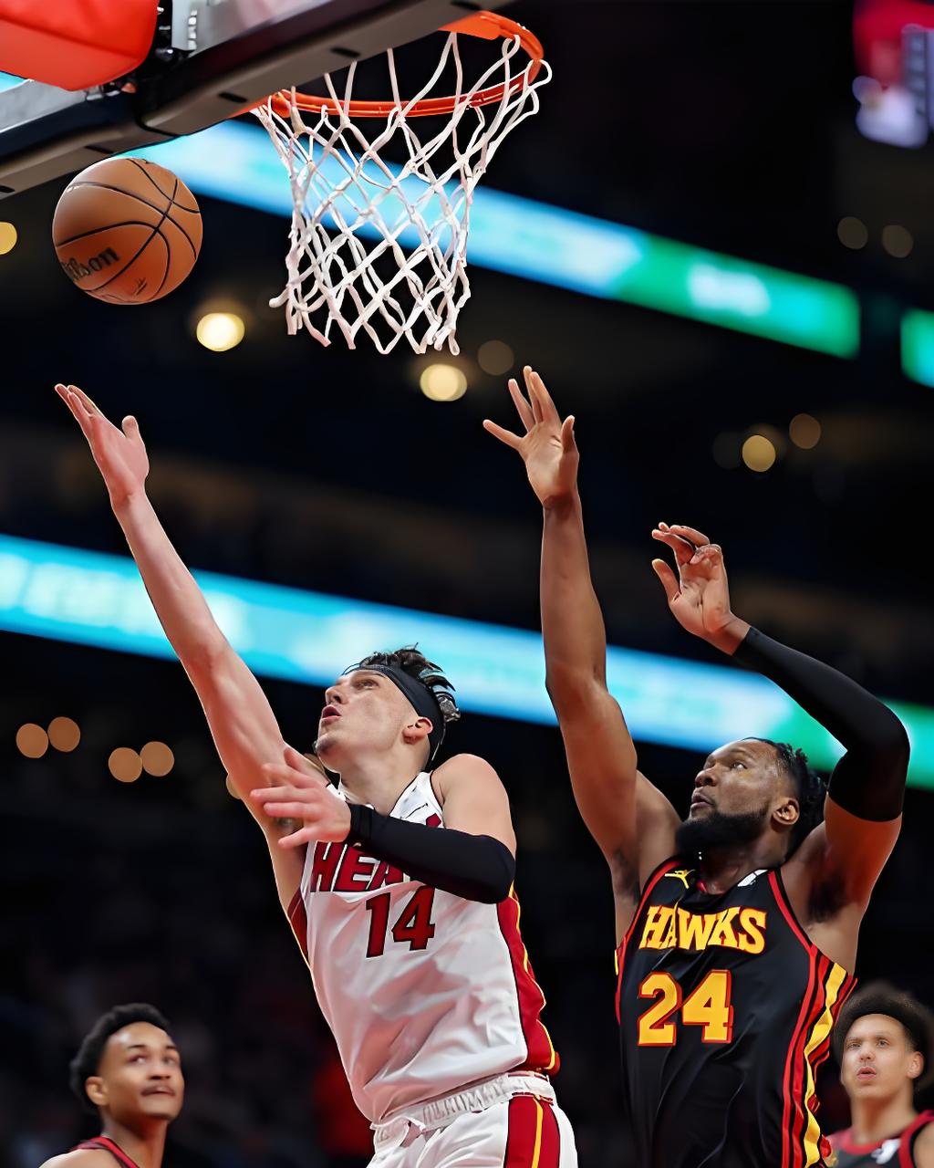 九游用户空间-热火观众热烈欢呼！，蒂姆迎来十二赛季出色发挥赛场气氛高涨(热烈欢迎横幅标语大全)